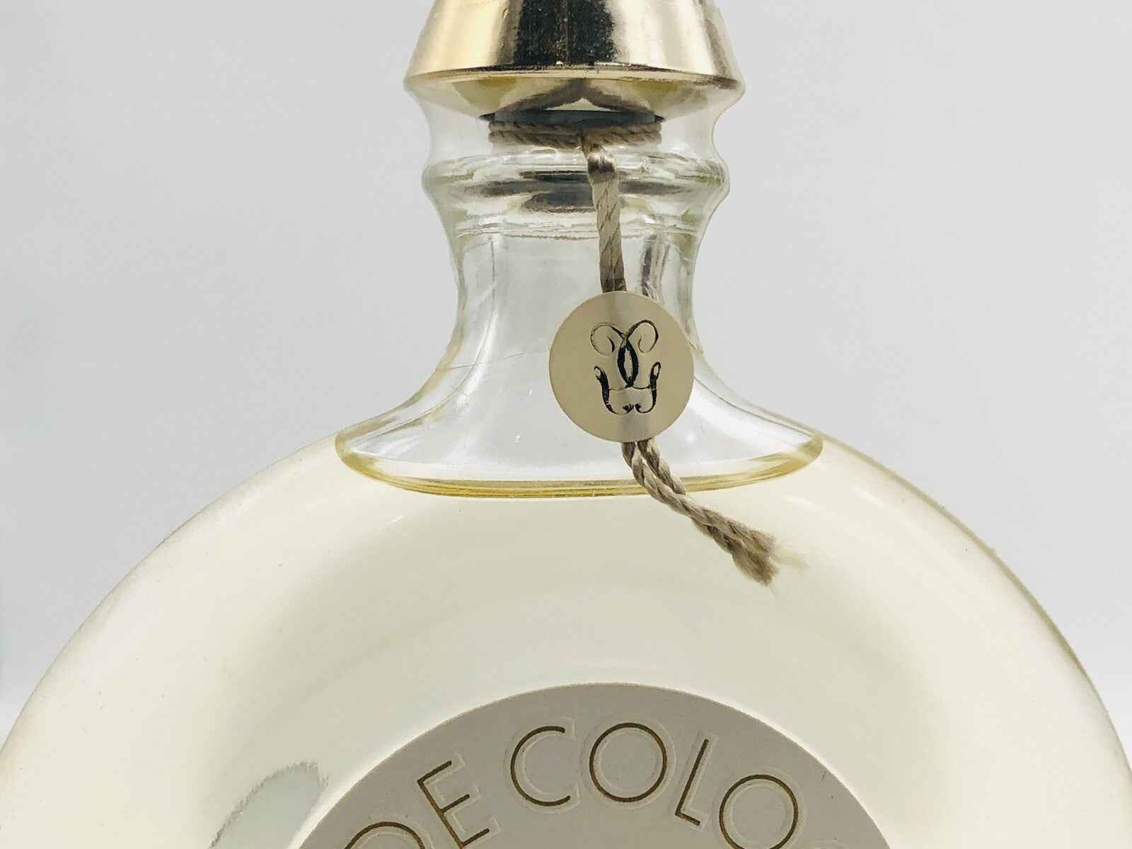 Bottiglia di profumo Guerlain Jicky Vintage con tappo dorato e etichetta distintiva