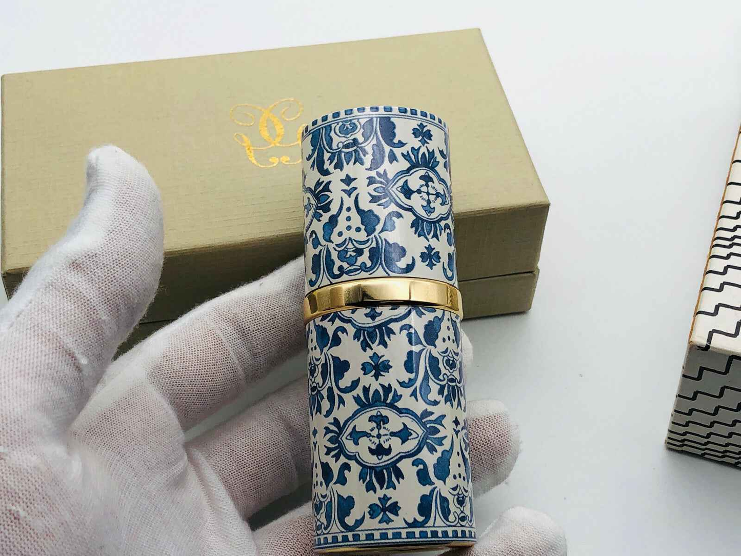 Guerlain Mitsouko Parfum in elegante flacone decorato con motivo blu e oro, con scatola originale