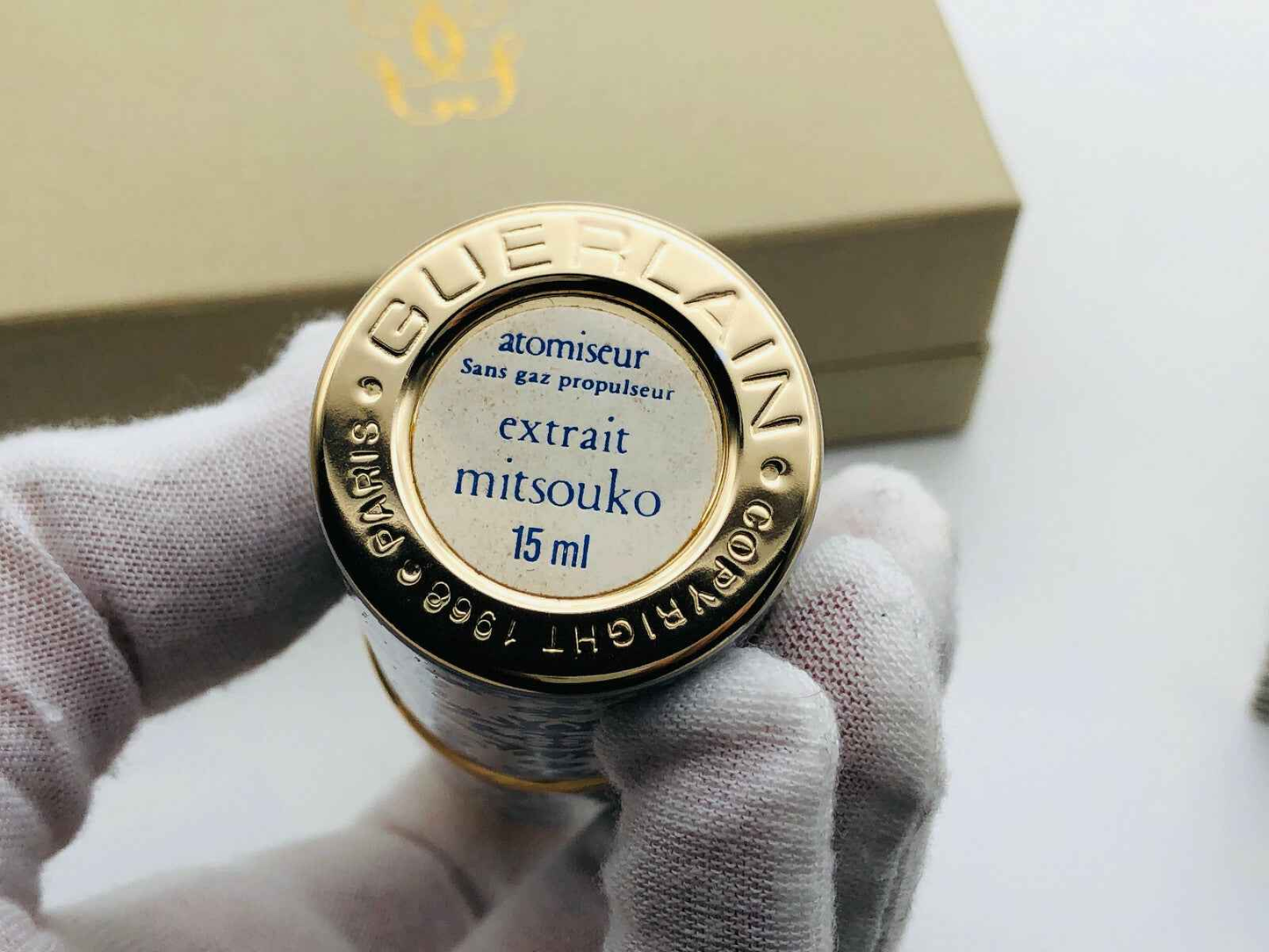 Flacone di Guerlain Mitsouko Parfum da 15 ml con atomizzatore senza gas propulsore
