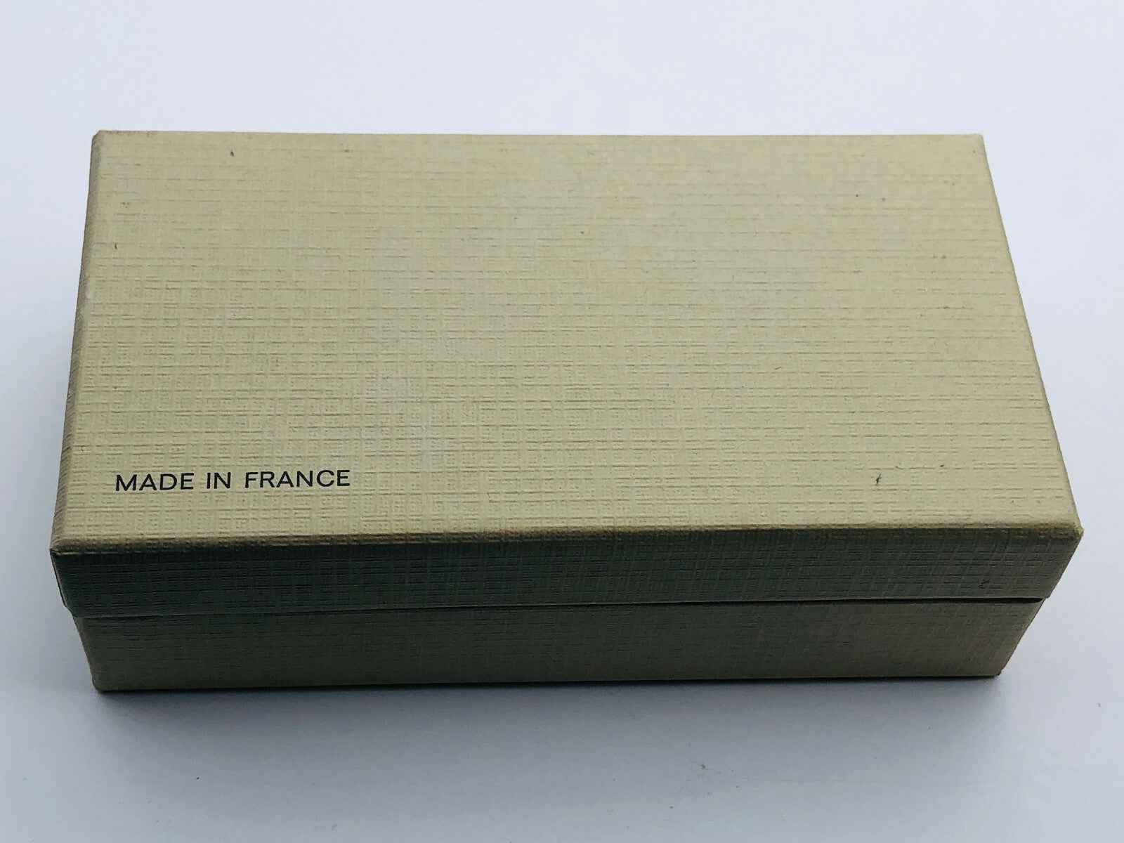 Scatola elegante di Guerlain Mitsouko Parfum realizzata in Francia per la conservazione del profumo