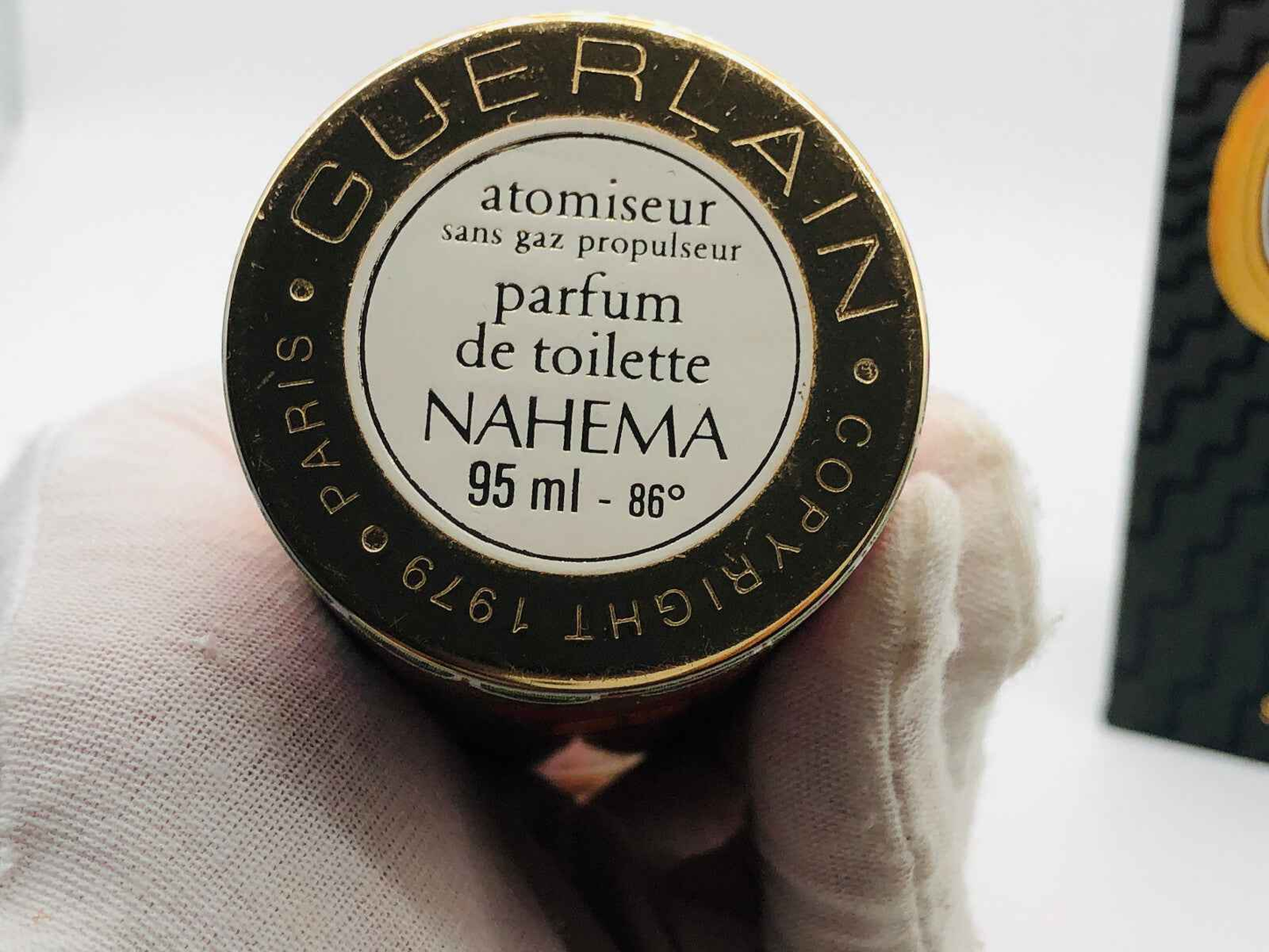 Bottiglia di Profumo Guerlain Nahema Vintage da 95 ml con design classico e etichetta chiara
