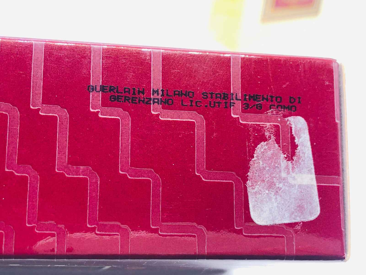 Scatola di profumo Guerlain Habit Rouge Vintage con design elegante e logo Guerlain