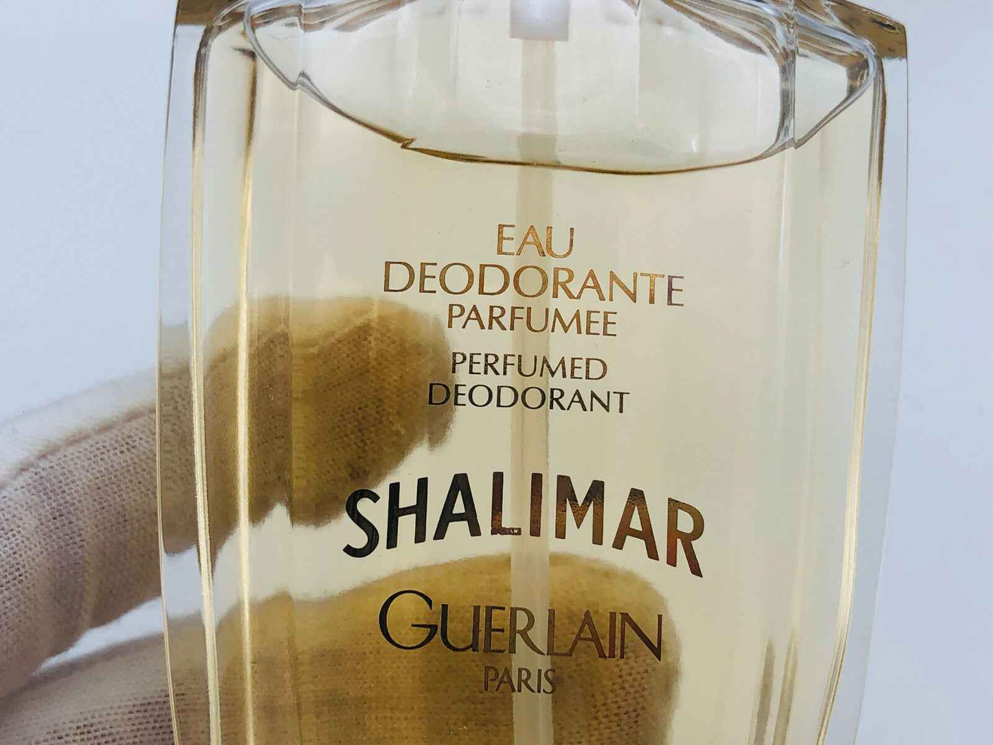 Deodorante profumato Guerlain Shalimar Vintage in flacone elegante con etichetta chiara