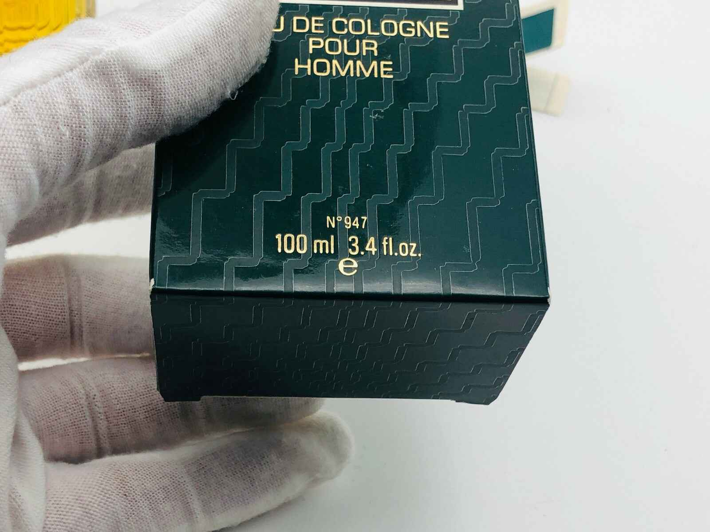 Confezione di Vetiver Guerlain Vintage 100 ml di colonia per uomo con design elegante