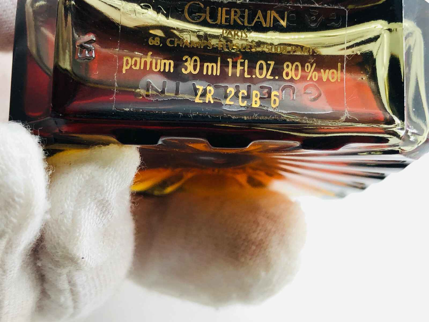 Flacone vintage di profumo Guerlain Vol De Nuit da 30 ml con etichetta in rilievo