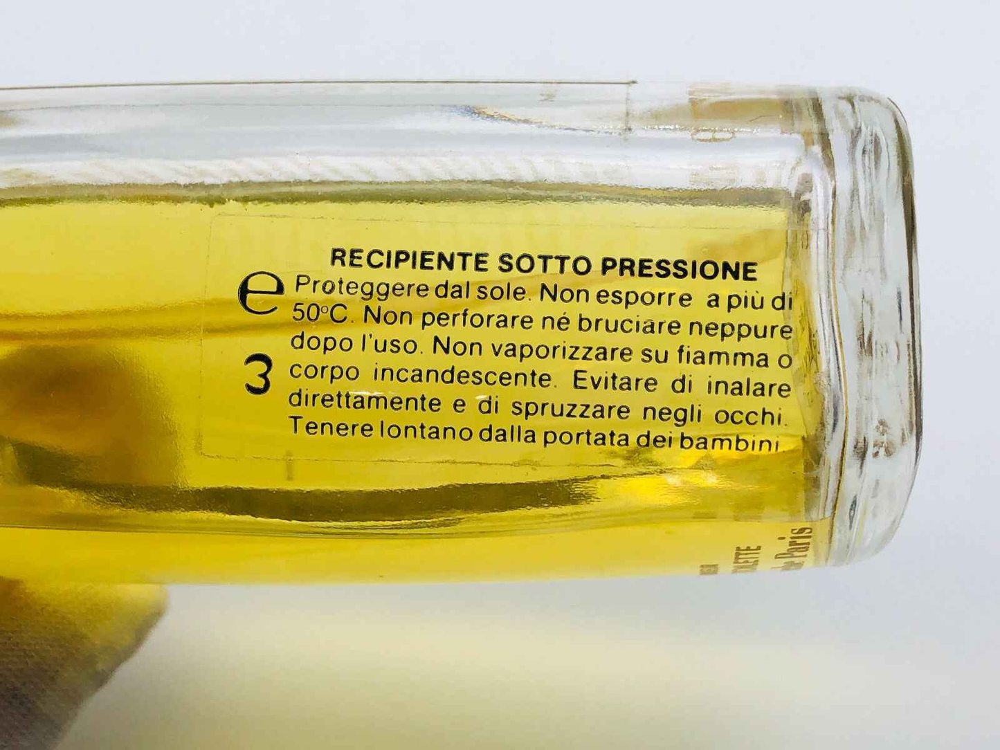 Flacone Vintage di Drakkar Guy Laroche con etichetta che avverte sui rischi e le precauzioni d'uso