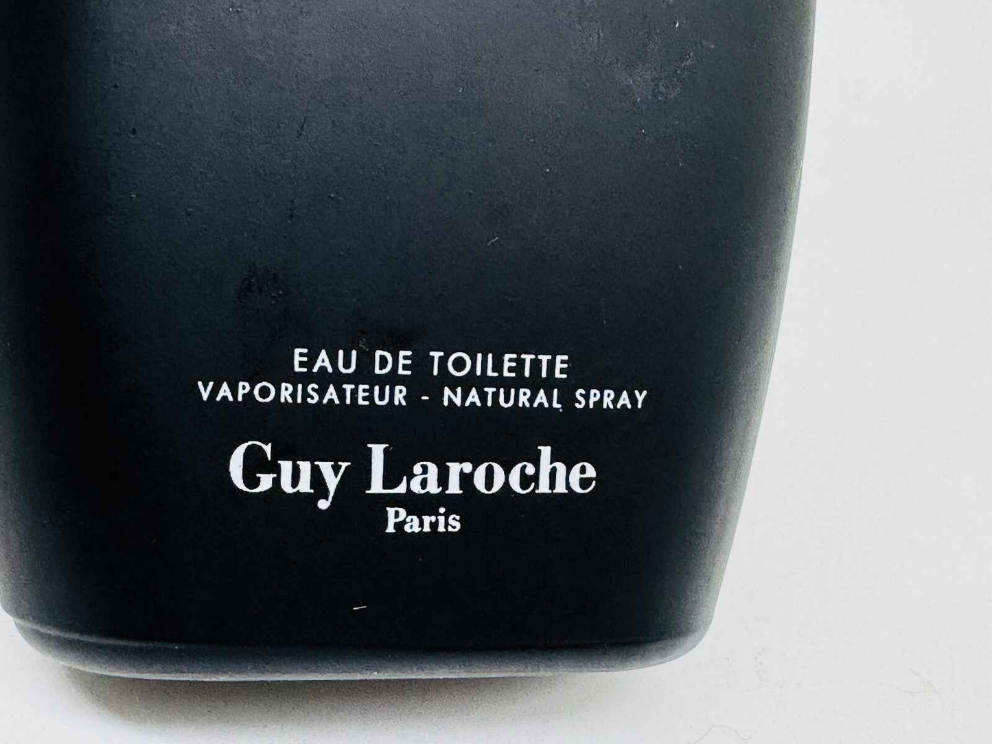 Flacone di eau de toilette Drakkar Noir Laroche in formato spray, elegante e sofisticato