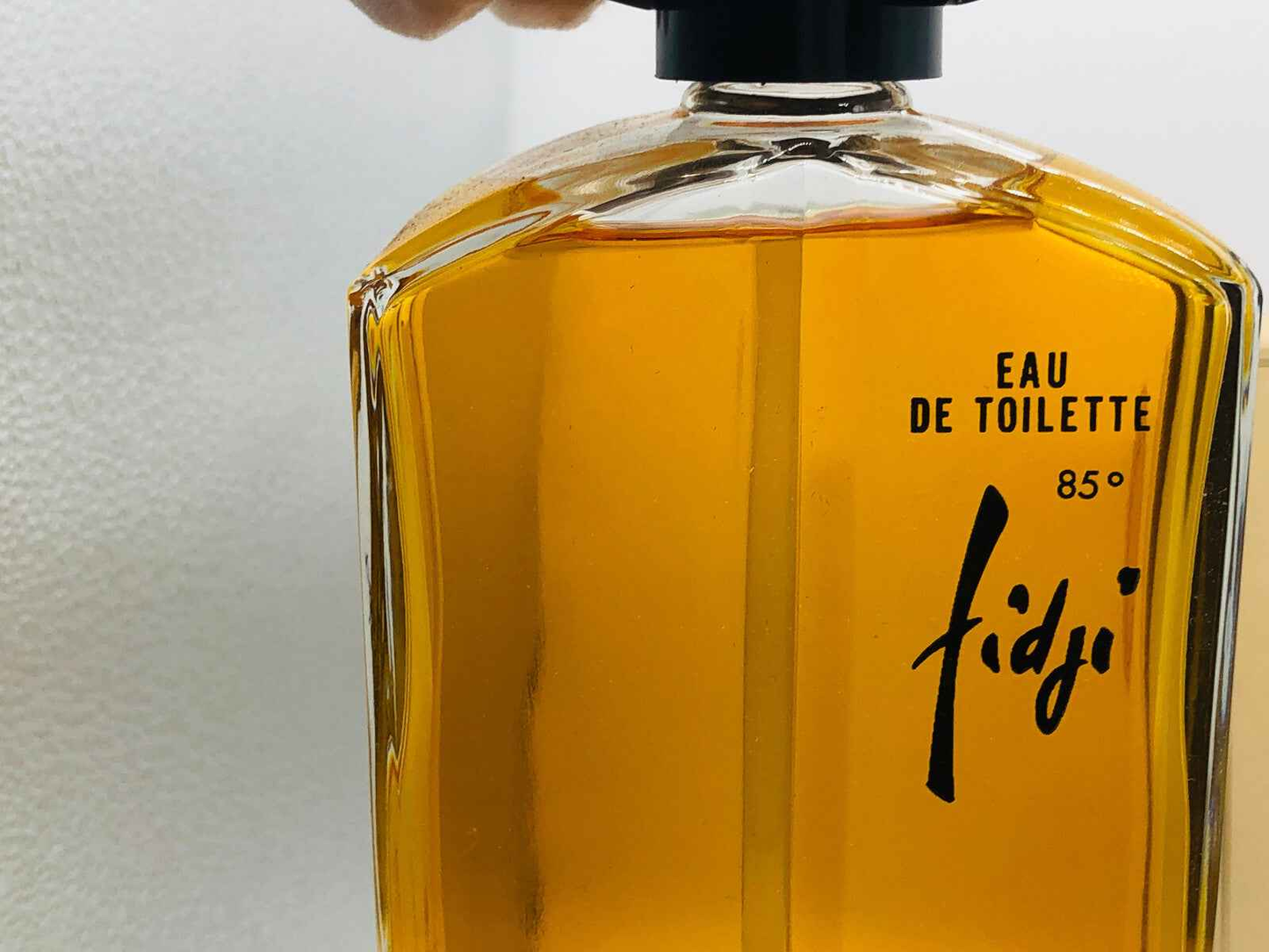 Profumo Guy Laroche Fidji Vintage in bottiglia classica con etichetta elegante