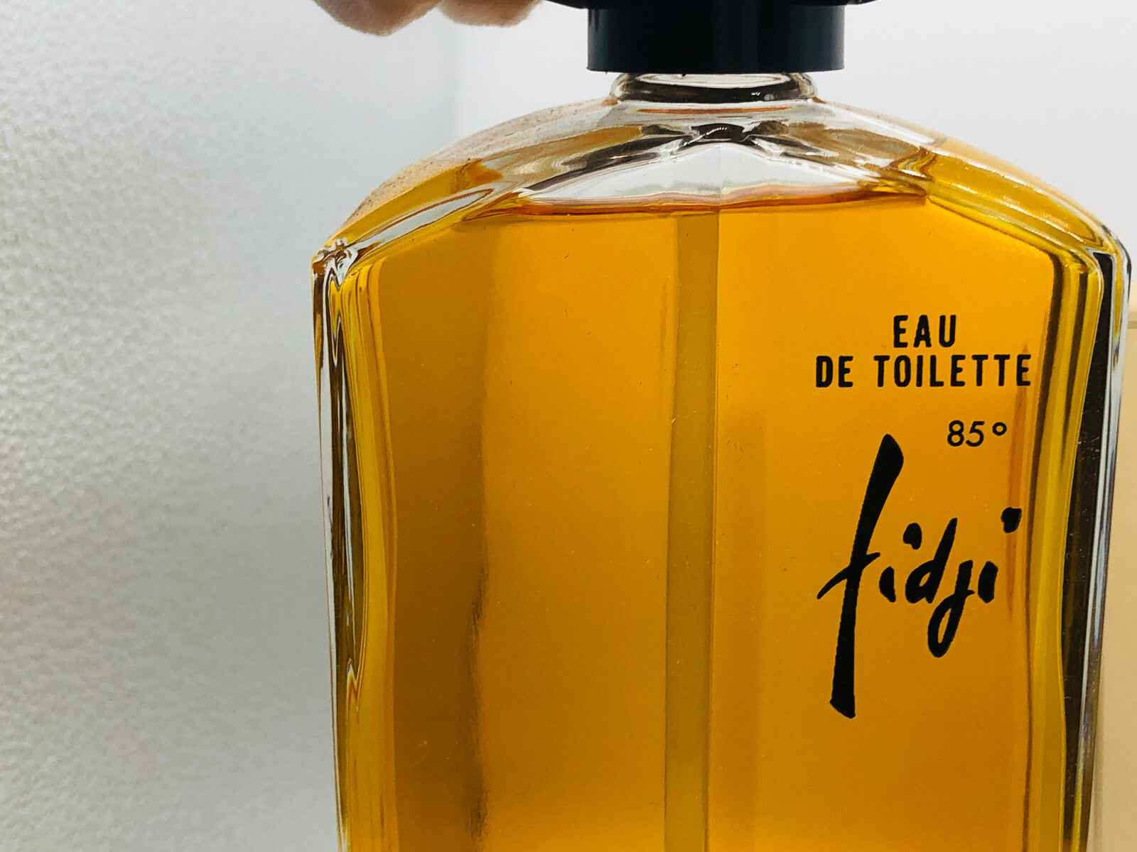 Profumo Guy Laroche Fidji Vintage in bottiglia classica con etichetta elegante