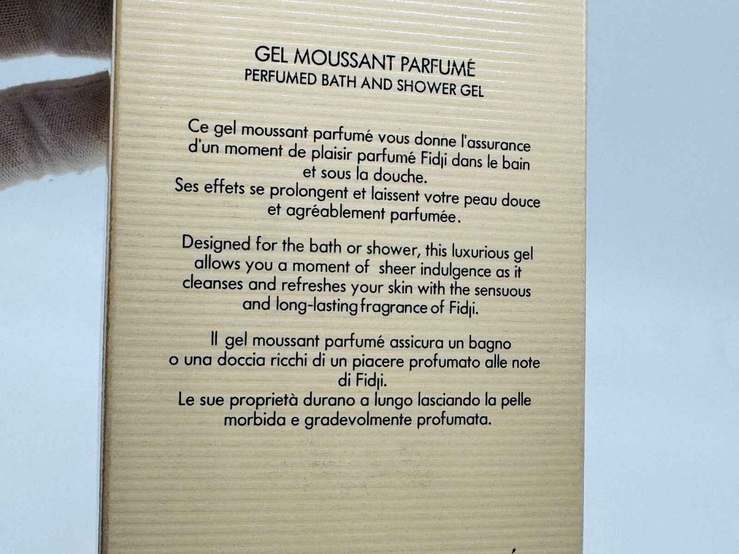 Gel mousse parfumé Guy Laroche Fidji Vintage per un'esperienza di bagno lussuosa e rinfrescante