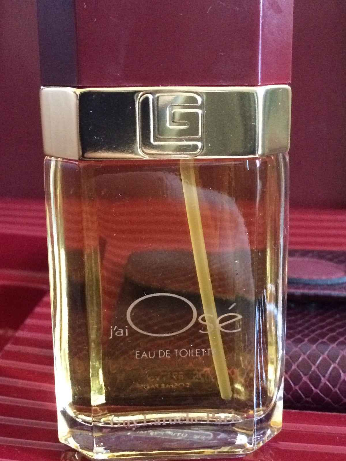 Profumo J'Ai Ose Guy Laroche Vintage in flacone elegante con tappo dorato e dettagli raffinati