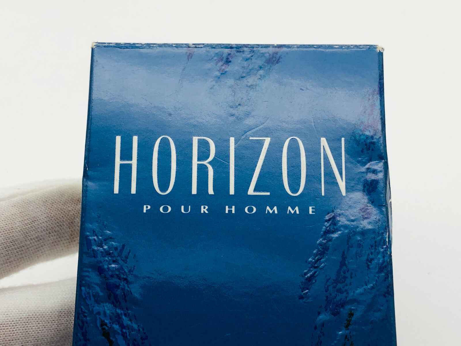 Scatola del profumo Horizon Guy Laroche in blu per uomo, elegante e distintivo.