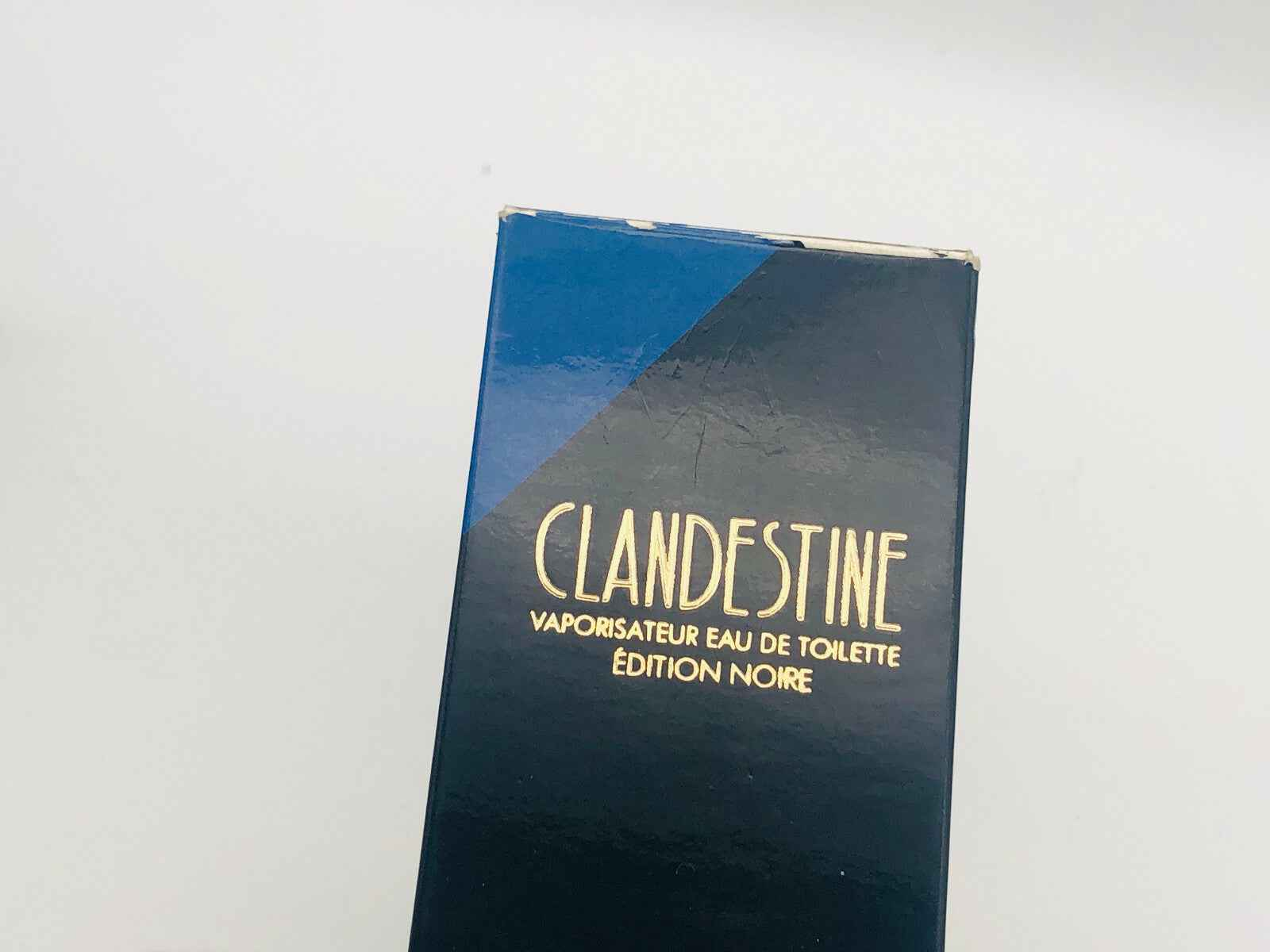 Confezione del profumo Vintage Clandestine di Guy Laroche con dettagli eleganti