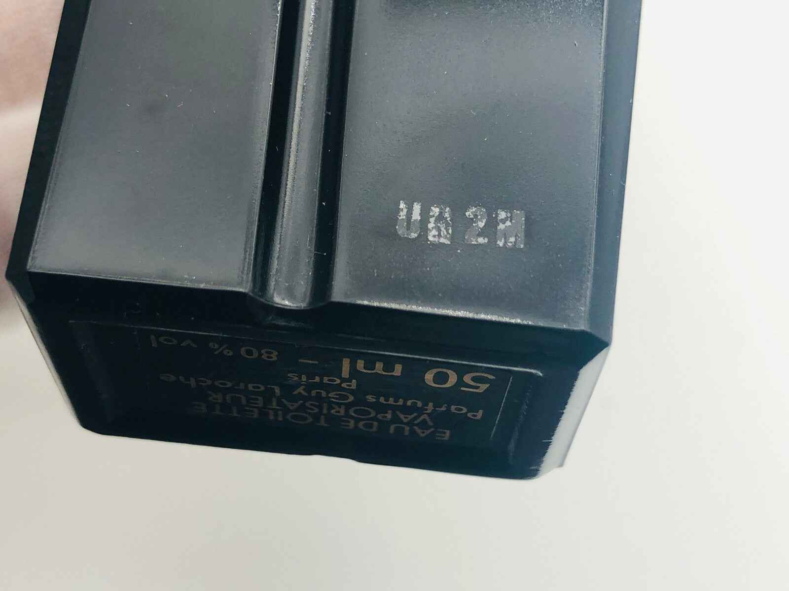 Flacone di Profumo Vintage Clandestine da 50 ml di Guy Laroche con etichetta elegante