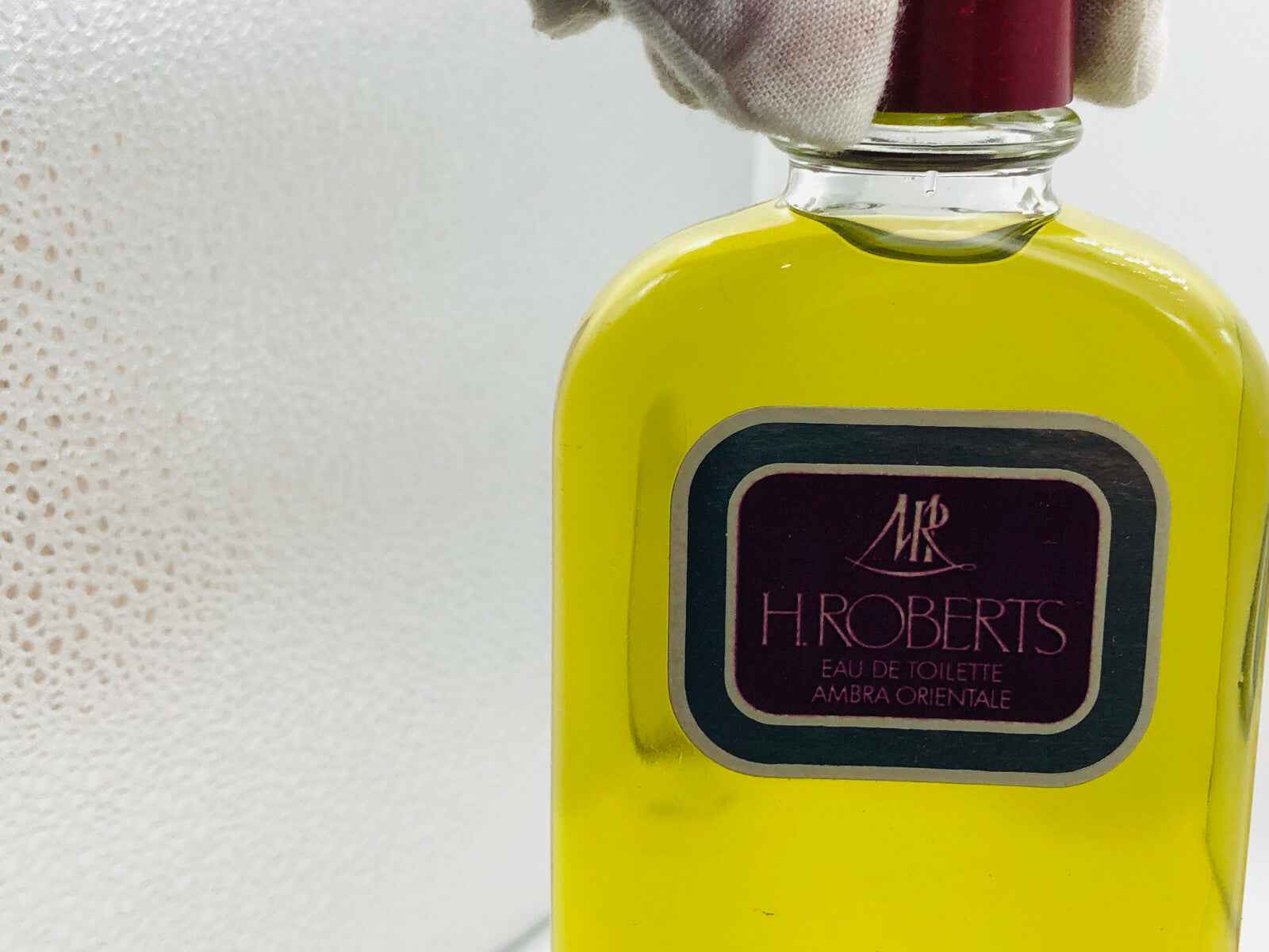 Profumo Roberts Ambra Orientale in bottiglia con etichetta elegante per un aroma unico e avvolgente