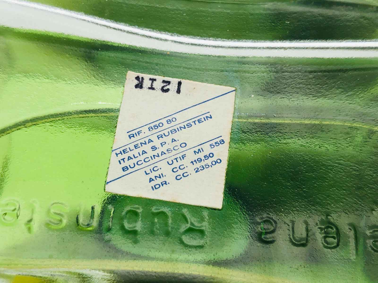 Etichetta del prodotto Helena Rubinstein Men'S Club 52 su un flacone di profumo verde