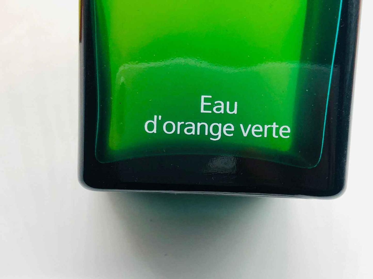 Flacone di Hermes Eau D'Orange Verte con etichetta verde per profumo fresco e agrumato