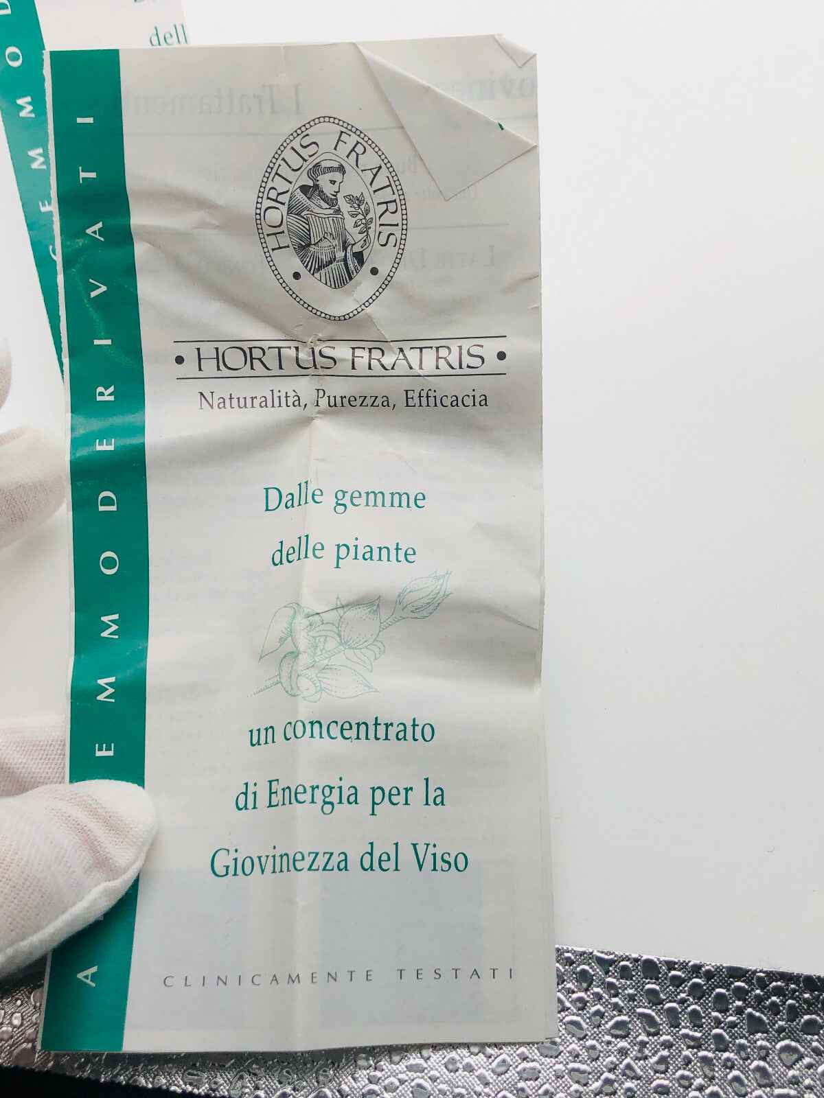 Hortus Fratris Latte Detergente in confezione, un concentrato di energia per la giovinezza del viso