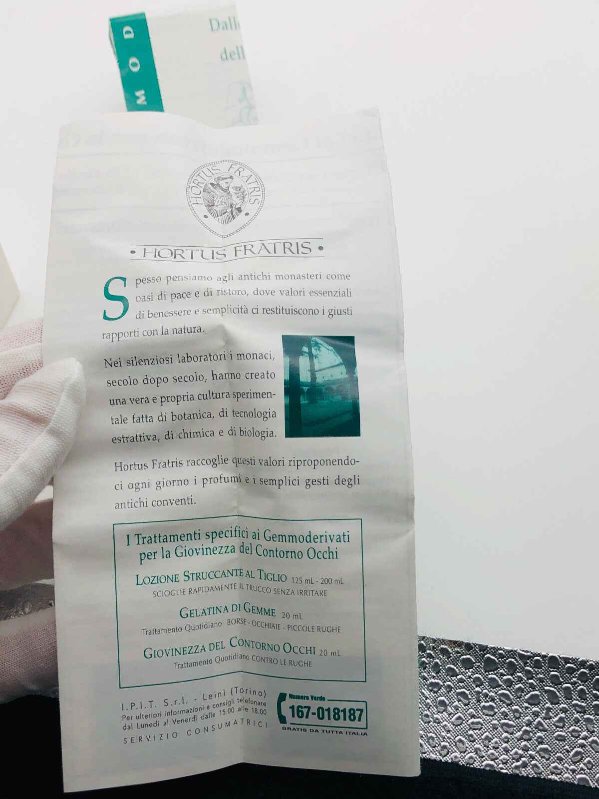 Hortus Fratris Latte Detergente con istruzioni per trattamenti specifici per la zona occhi