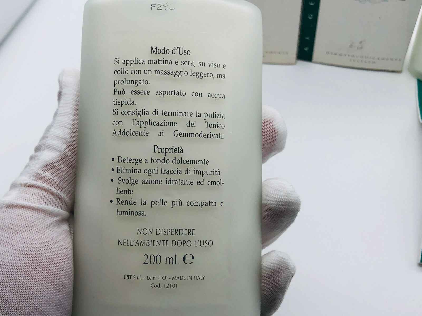 Hortus Fratris Latte Detergente da 200 ml con istruzioni d'uso per pelle morbida e pulita