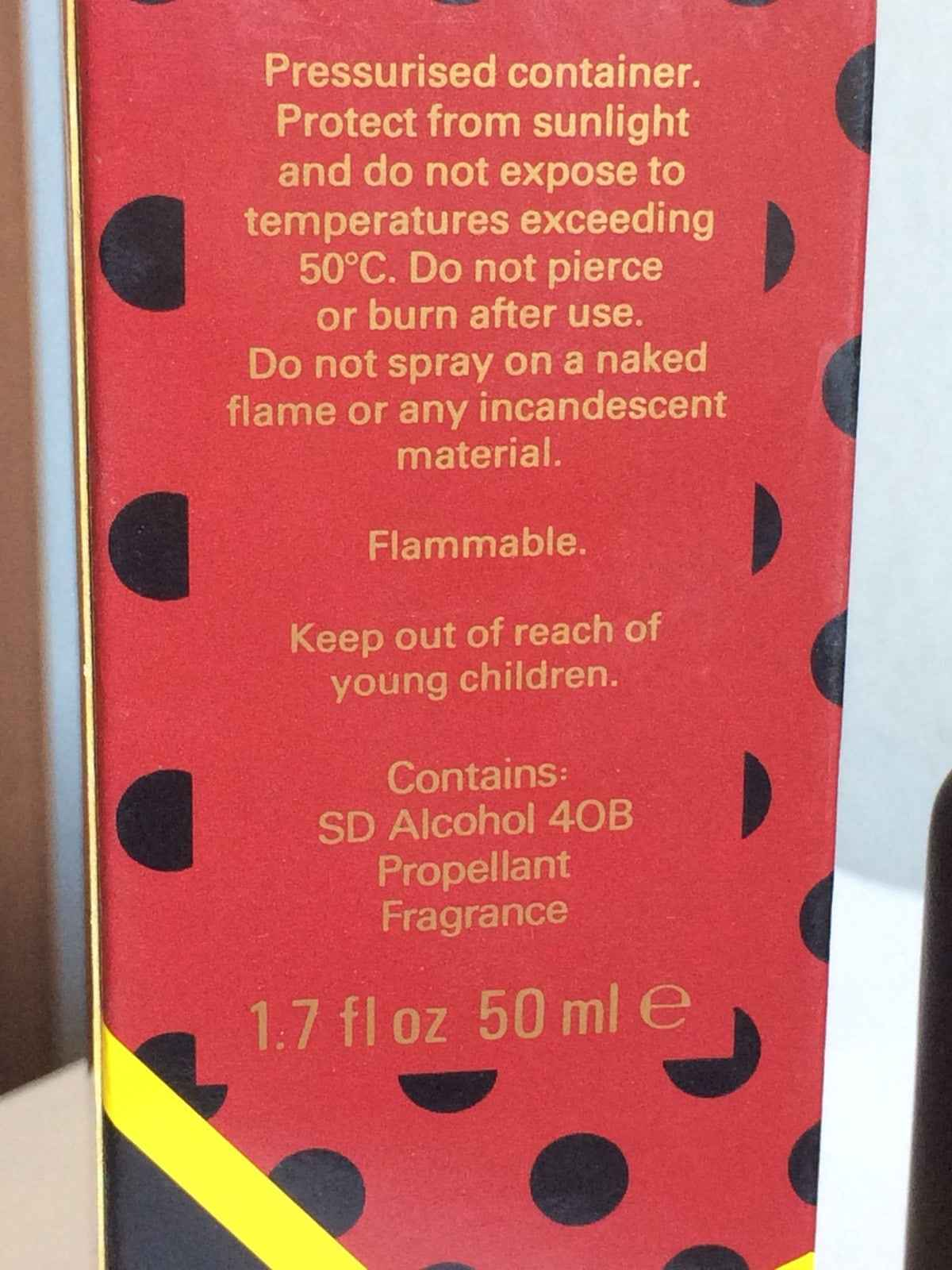 Scatola di profumo Jackie Jackson in un flacone pressurizzato da 50 ml con avvertenze sulla sicurezza