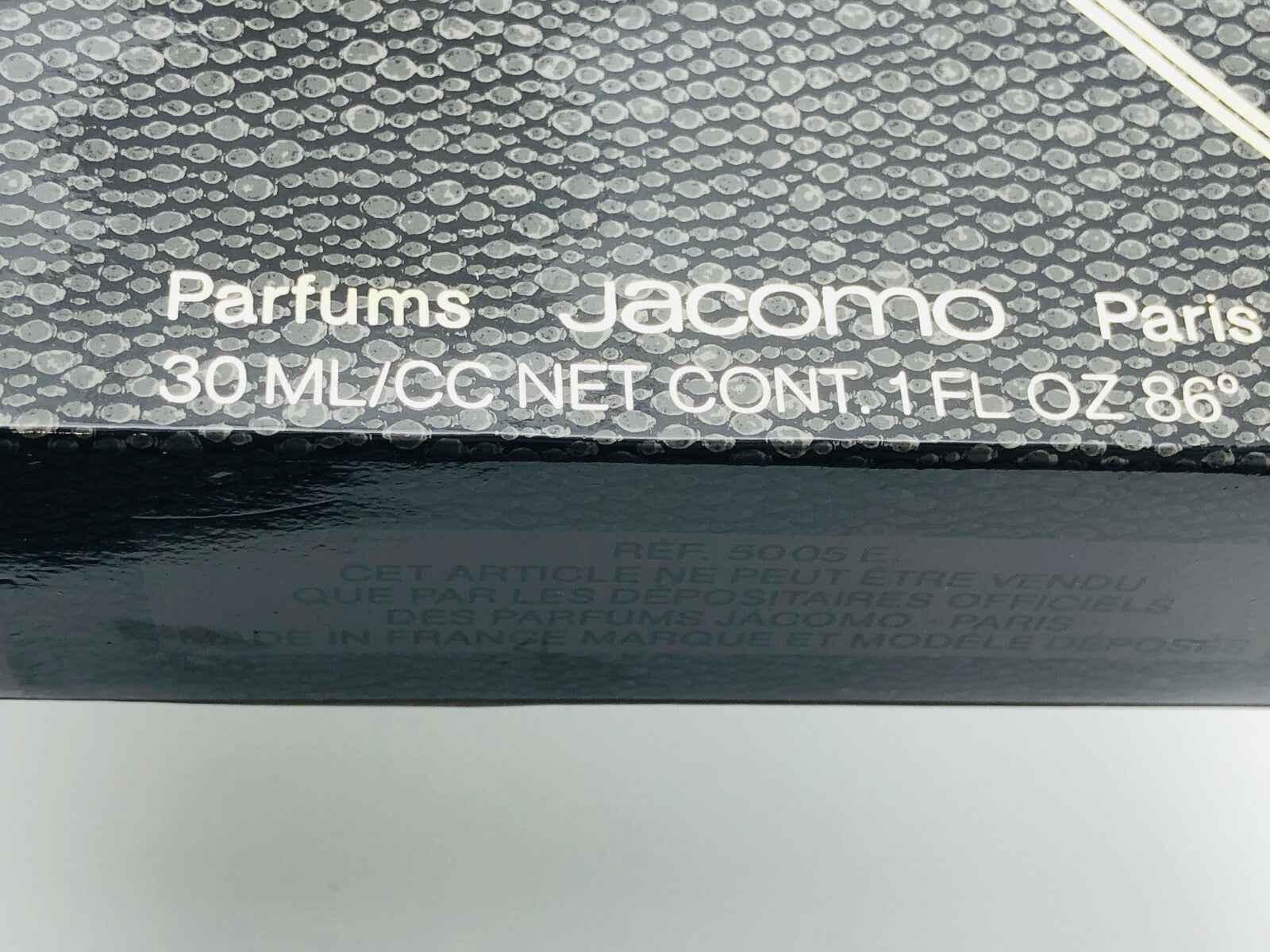 Scatola di Jacomo Silences Vintage Parfum 30 ml con design elegante e dettagli in rilievo