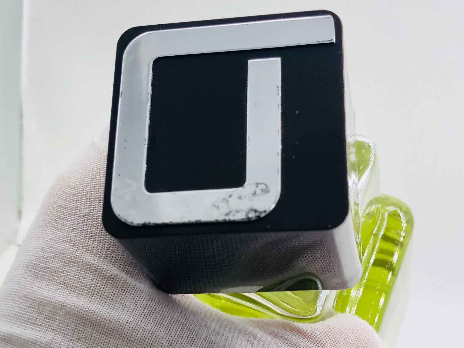 Flacone di profumo Jacques Bogart Pour Homme Vintage con tappo nero elegante e design moderno