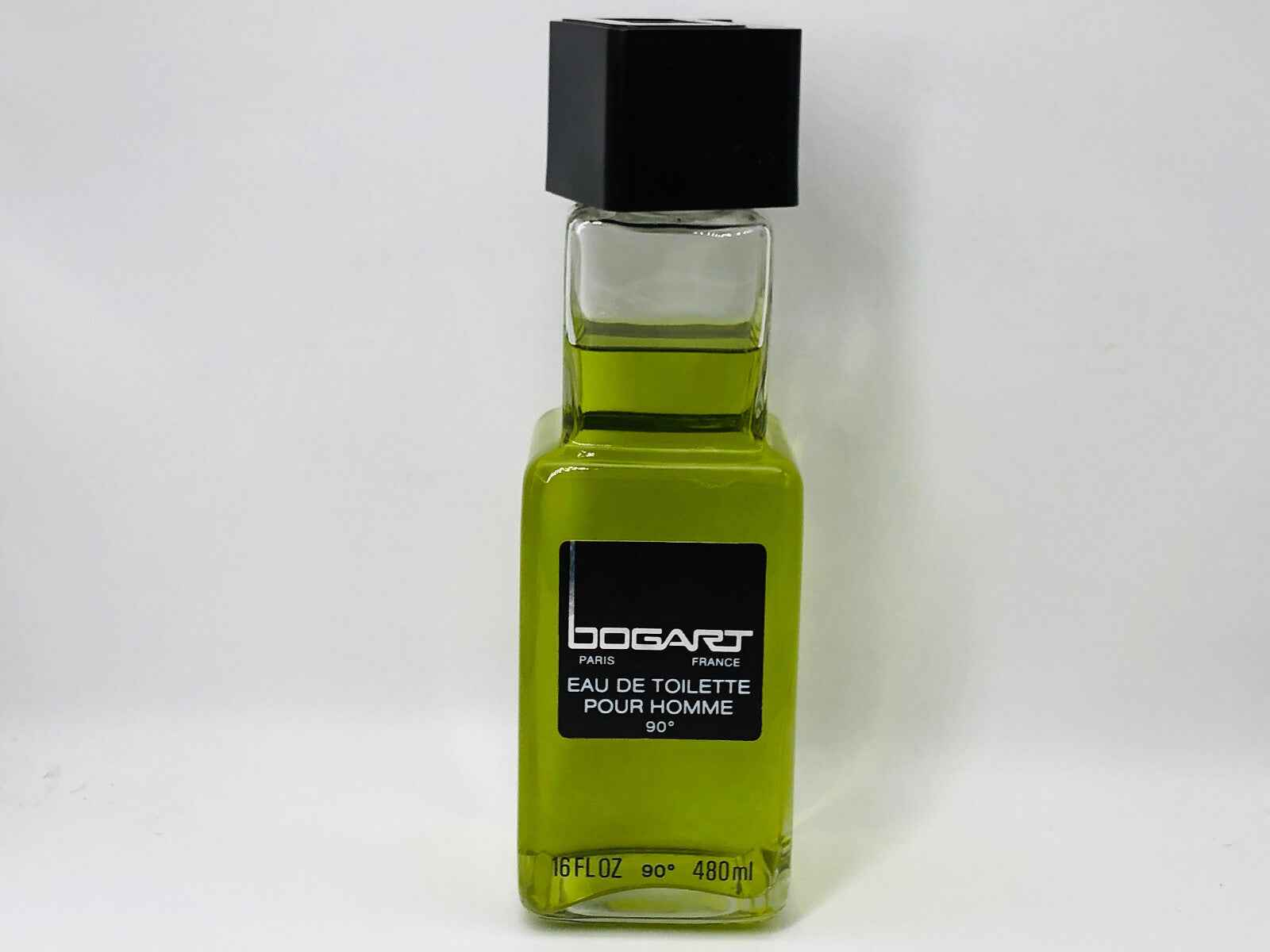 flacone di profumo Jacques Bogart Pour Homme Vintage con etichetta nera e design elegante