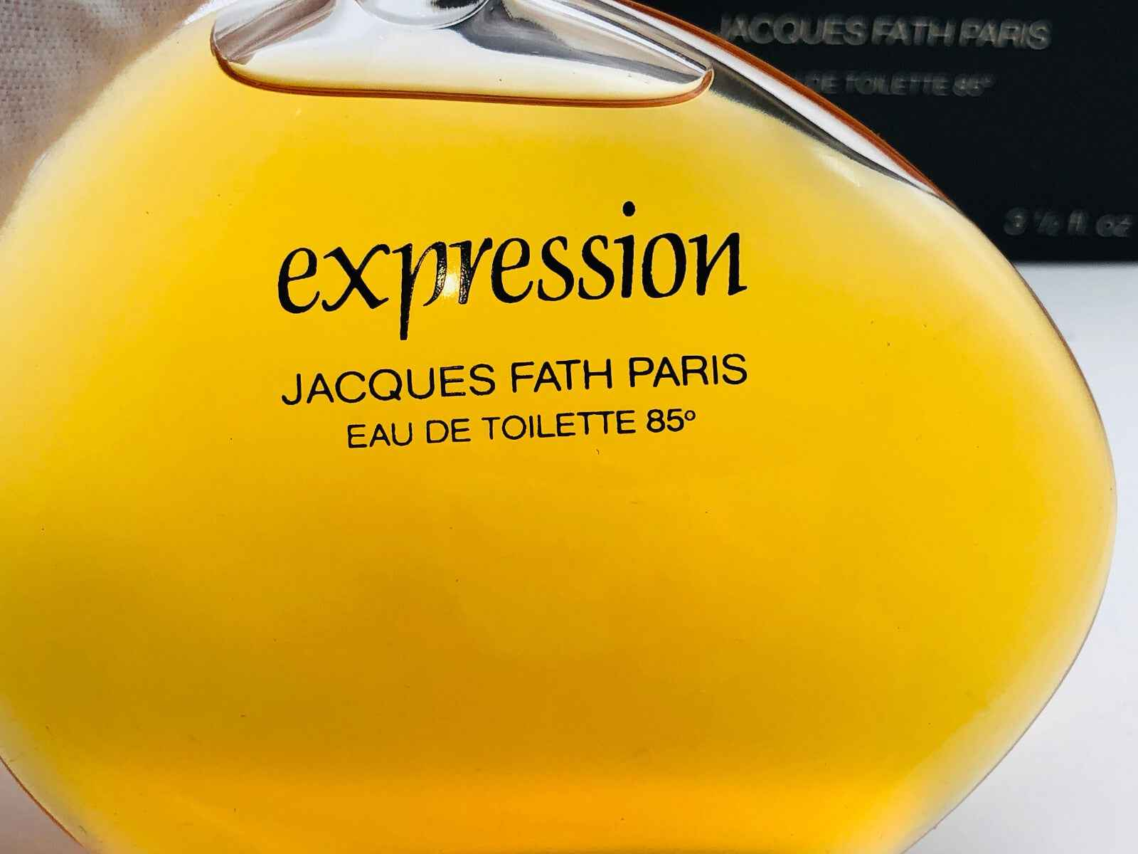 Profumo Fath Expression Vintage Eau de Toilette in bottiglia trasparente con liquido giallo