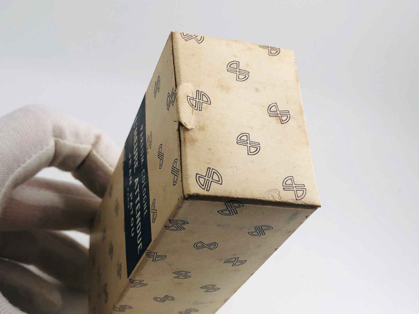 Scatola vintage di profumo Jean Patou L Heure Attendue con design classico e dettagli eleganti