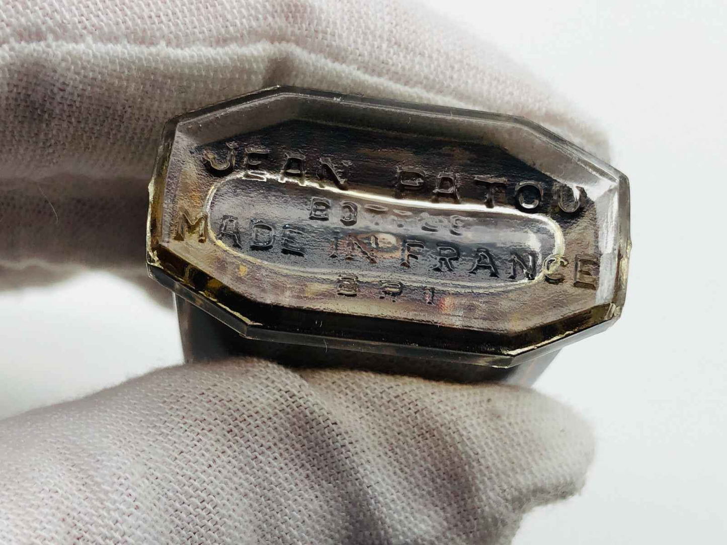 Base di bottiglia del Profumo Jean Patou Vintage con incisione e provenienza francese