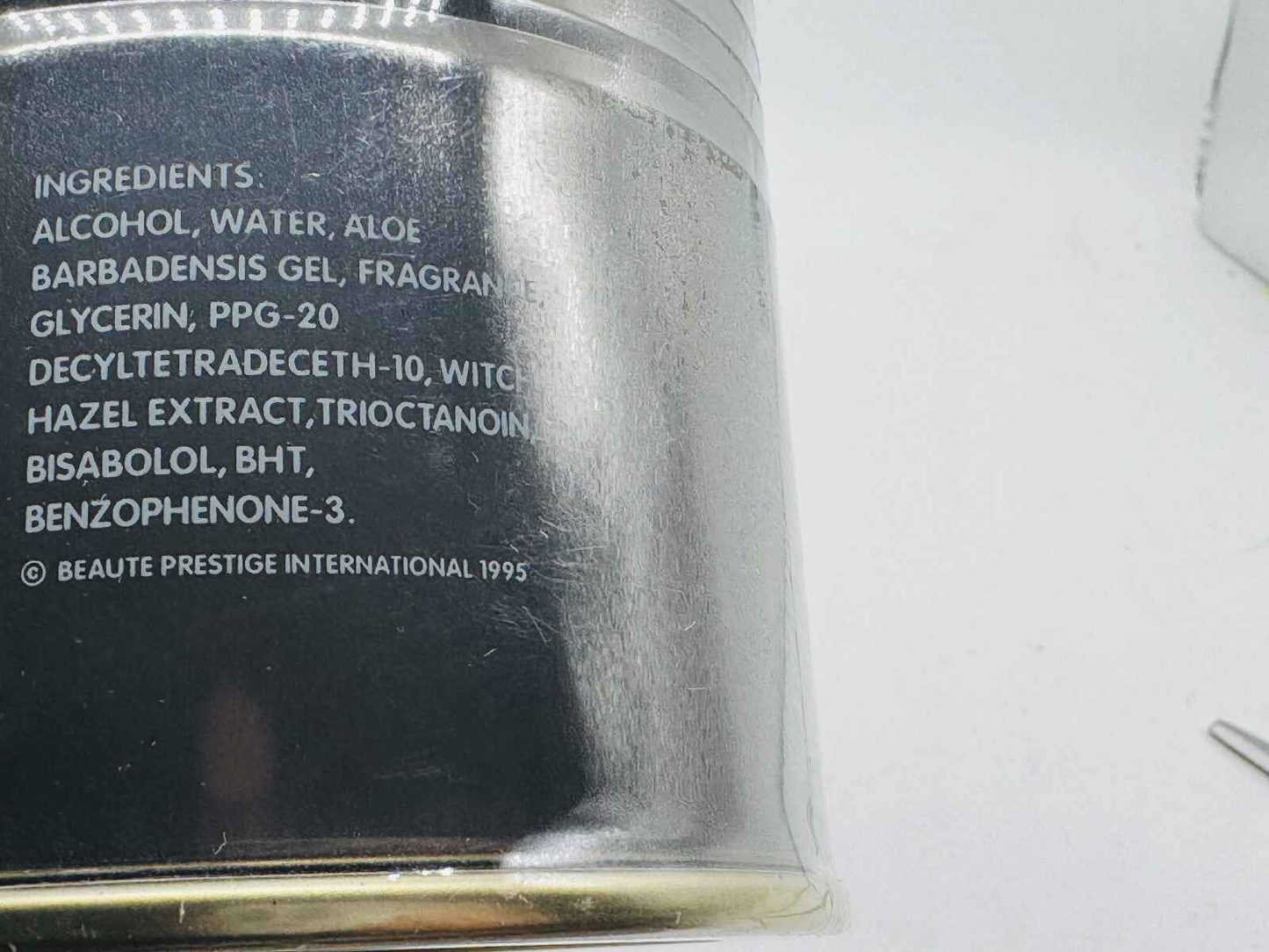 Ingredienti del profumo Jean Paul Gaultier Le Male Vintage in un flacone elegante e dettagliato