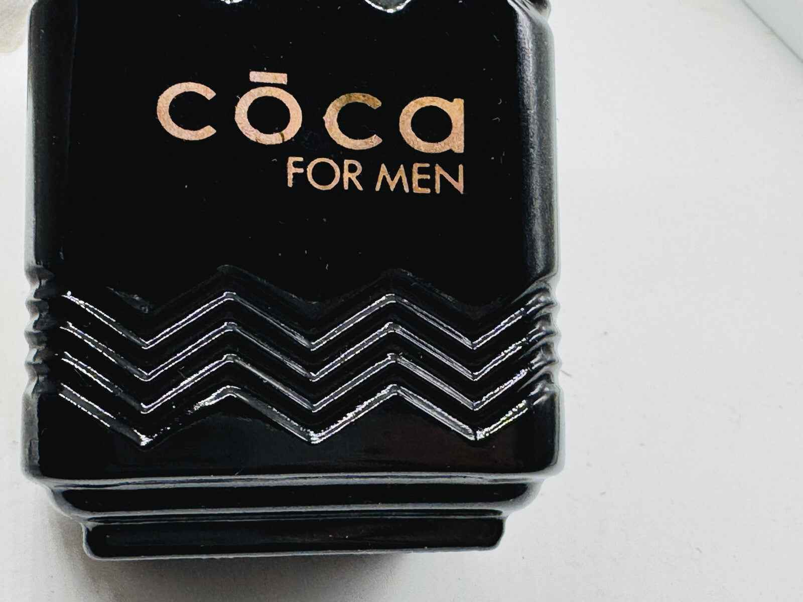 Flacone di profumo Jj Coca Vintage con design elegante per uomo