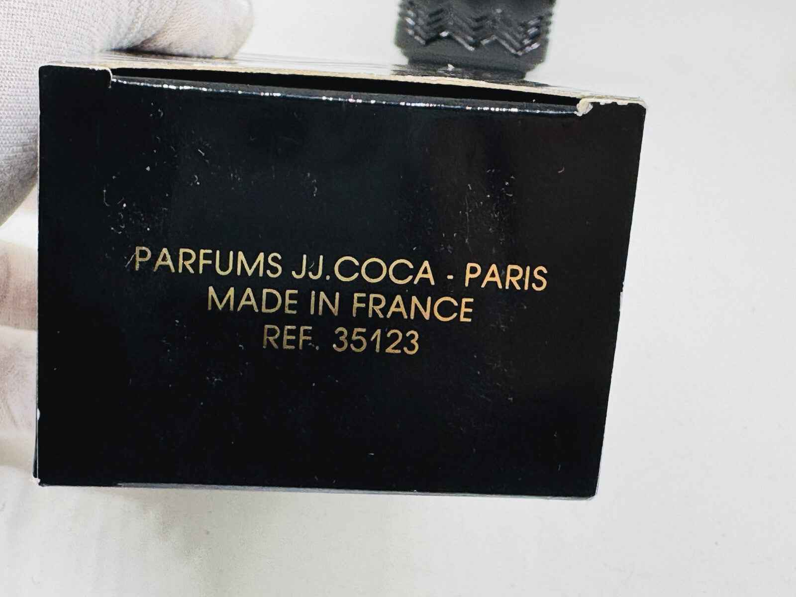 Scatola di profumo Jj Coca Vintage con dettagli in oro e logo Parfums JJ Coca Paris