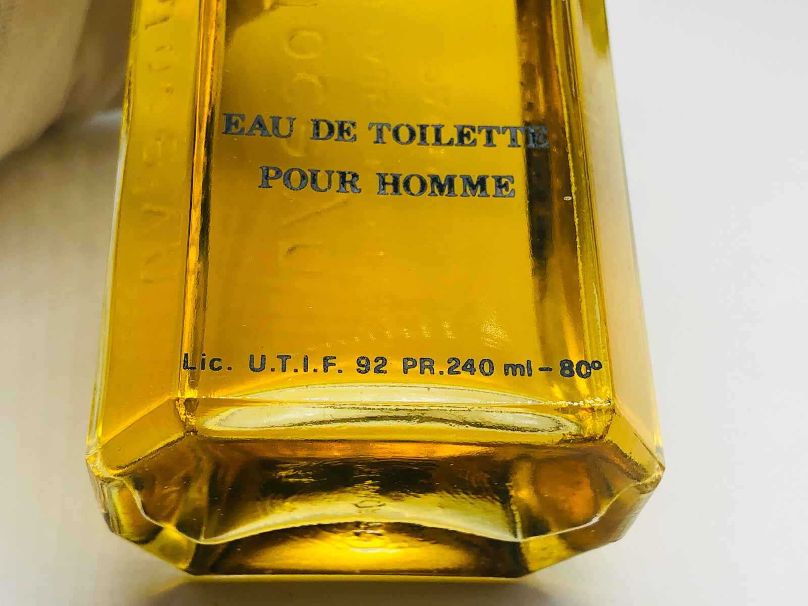 Flacone di Jocelyn Pour Homme Vintage Eau de Toilette in vetro giallo con etichetta dettagliata