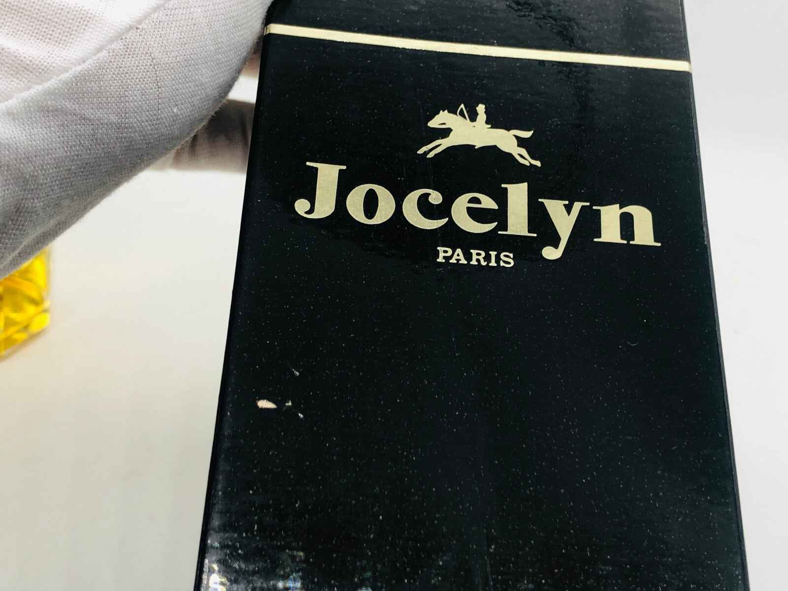 Scatola del profumo Jocelyn Pour Homme Vintage con logo e design elegante in nero e oro