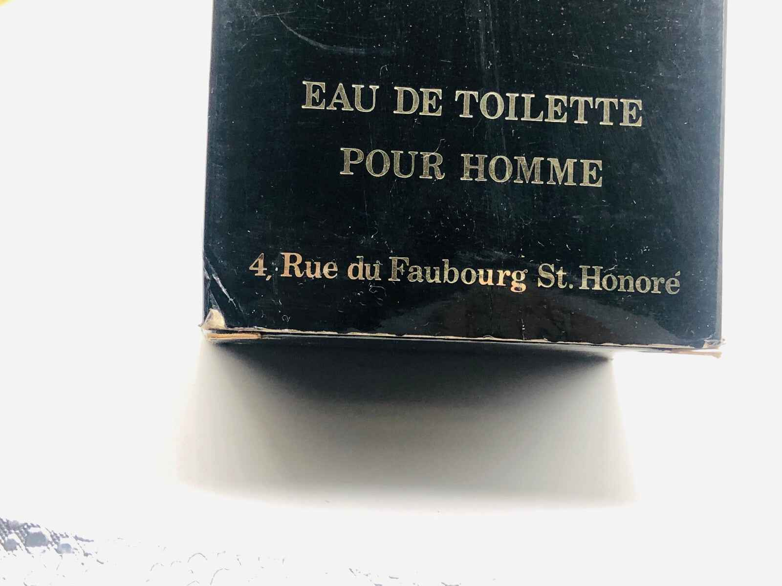 Confezione di Jocelyn Pour Homme Vintage Eau de Toilette con design elegante e semplice