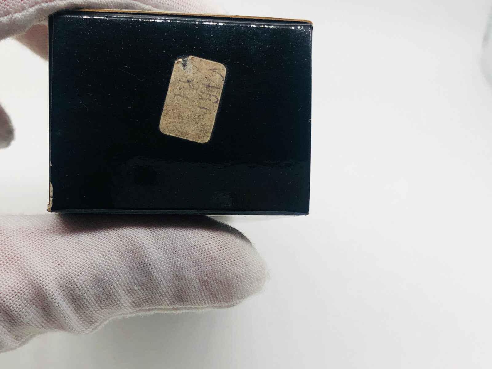 Scatola del Profumo Jocelyn Pour Homme con etichetta, elegante e raffinato design per uomini