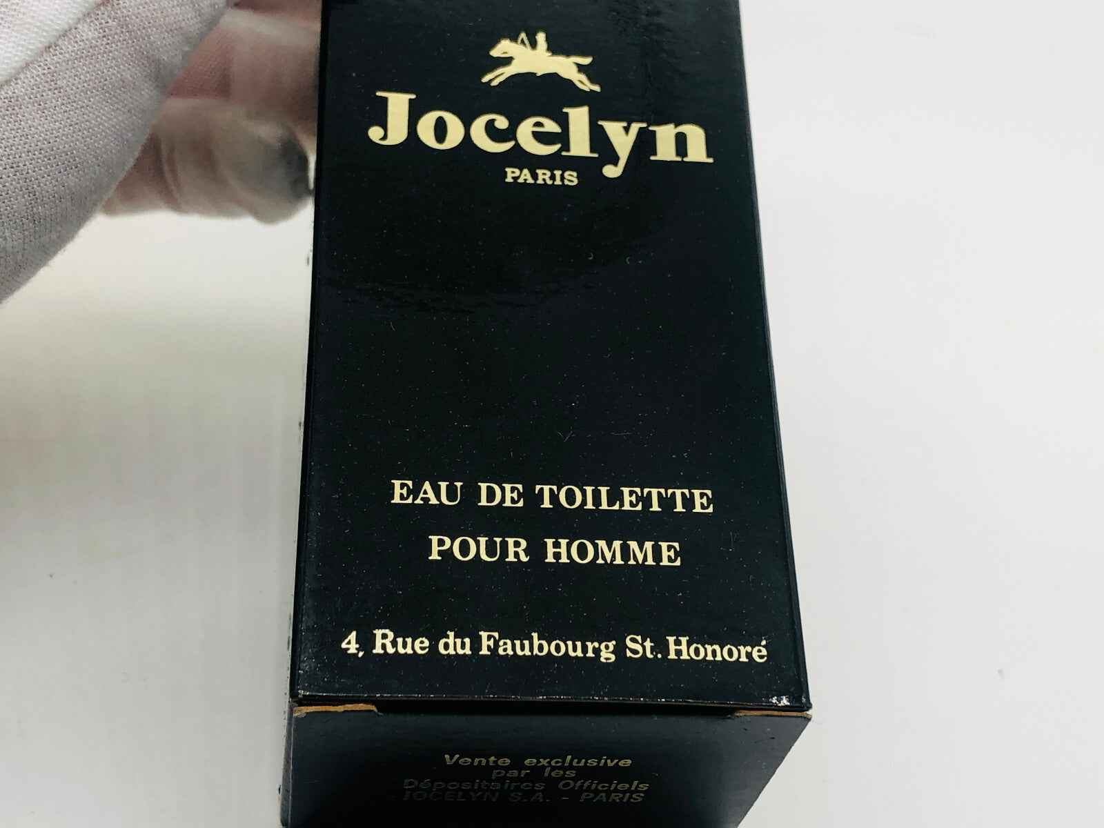 Scatola di profumo Jocelyn Pour Homme, eau de toilette con design elegante e logo distintivo