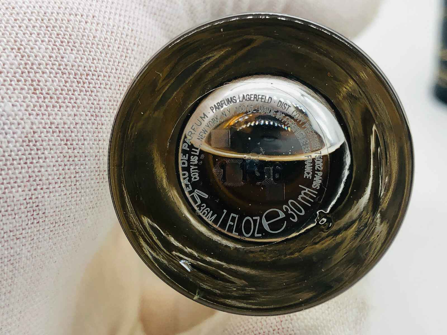 Base del flacone di profumo Karleidoscope Karl Lagerfeld da 30 ml con dettagli di produzione