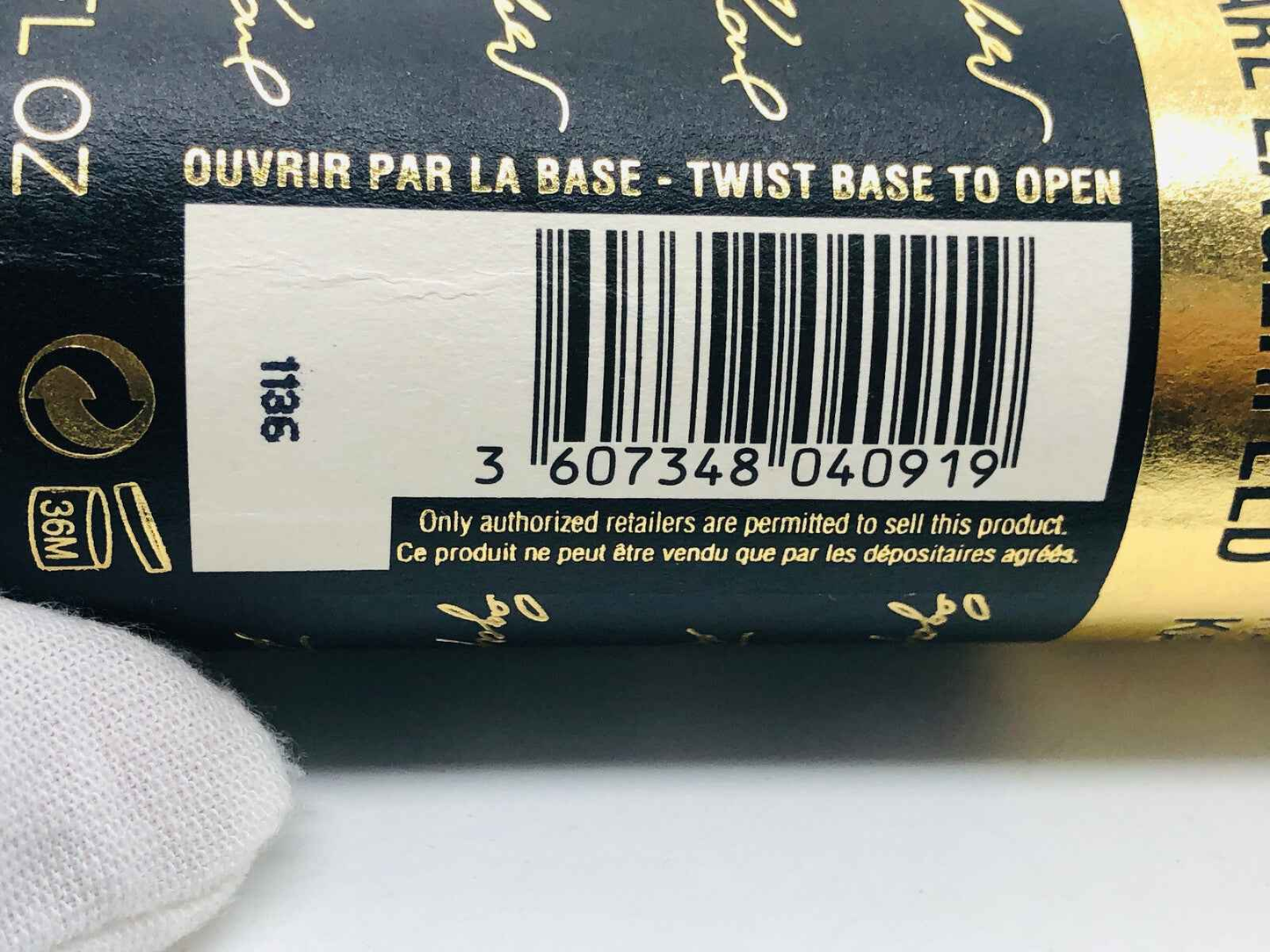 Flacone di profumo Karleidoscope Karl Lagerfeld con design elegante e tappi dorati