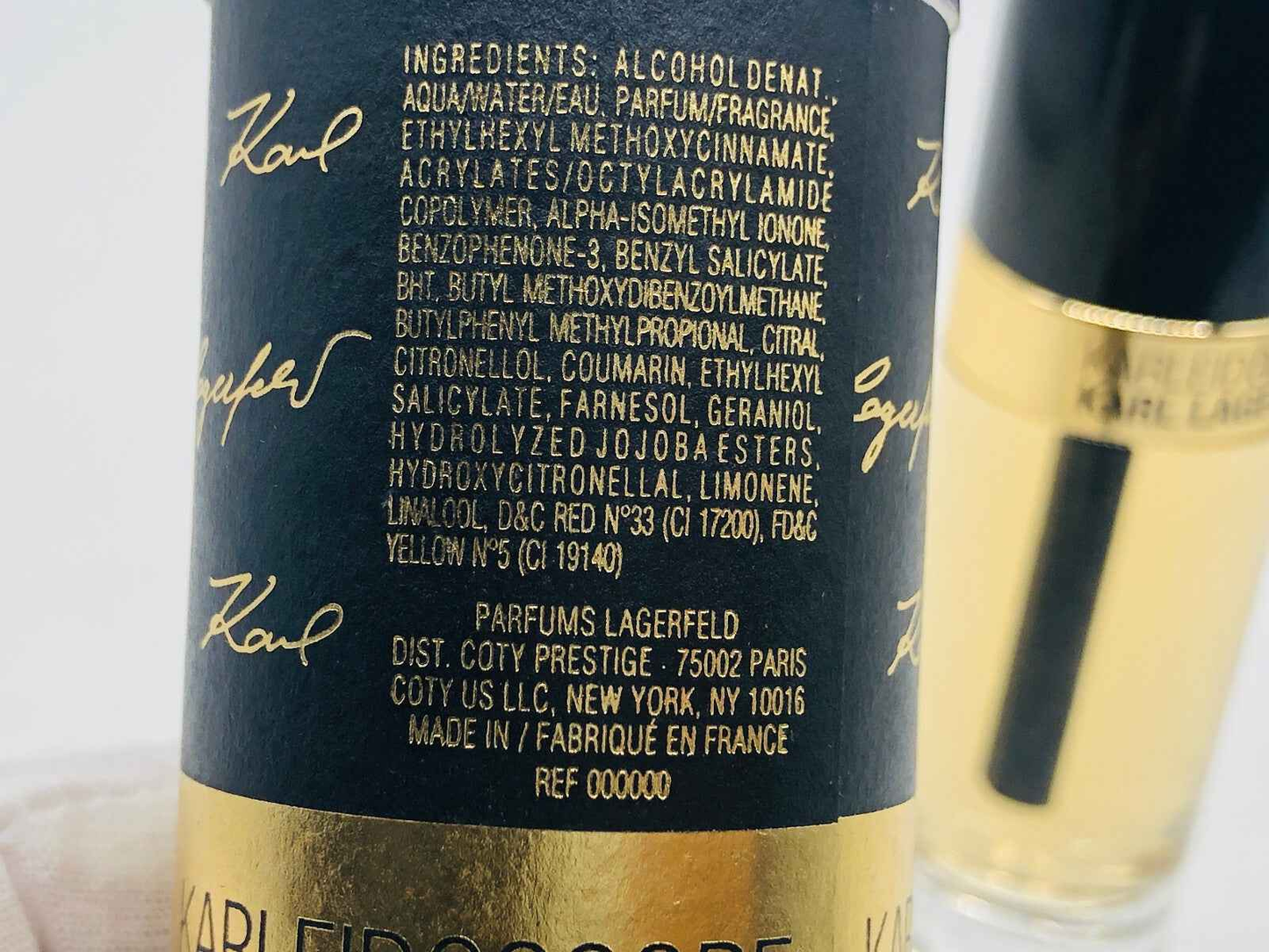 Flacone di profumo Karleidoscope Karl Lagerfeld con dettagli degli ingredienti sul retro