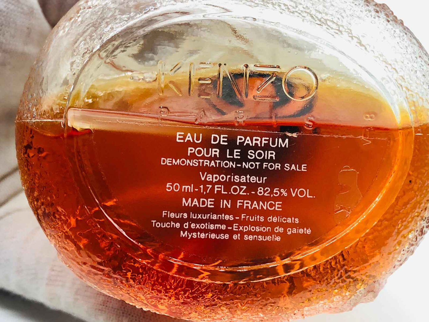 Kenzo Le Monde Est Beau profumo da donna in flacone elegante con dettagli sulla fragranza