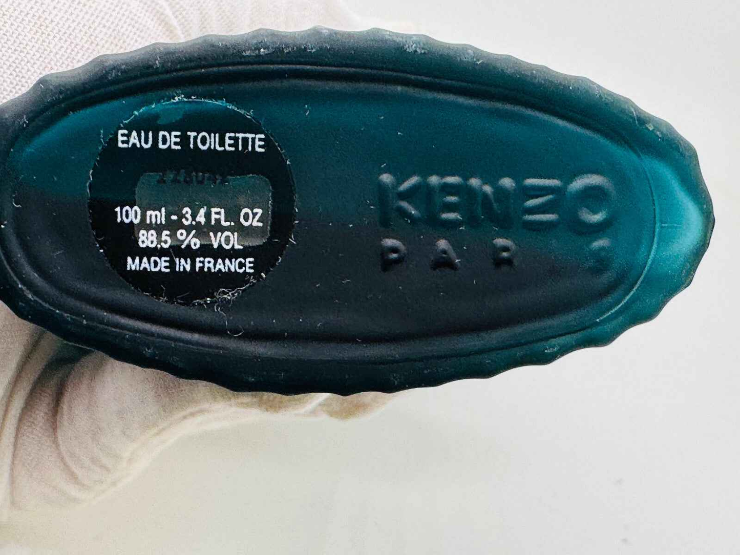 Base della bottiglia di Kenzo Pour Homme Vintage 100 ml Eau de Toilette, realizzata in Francia