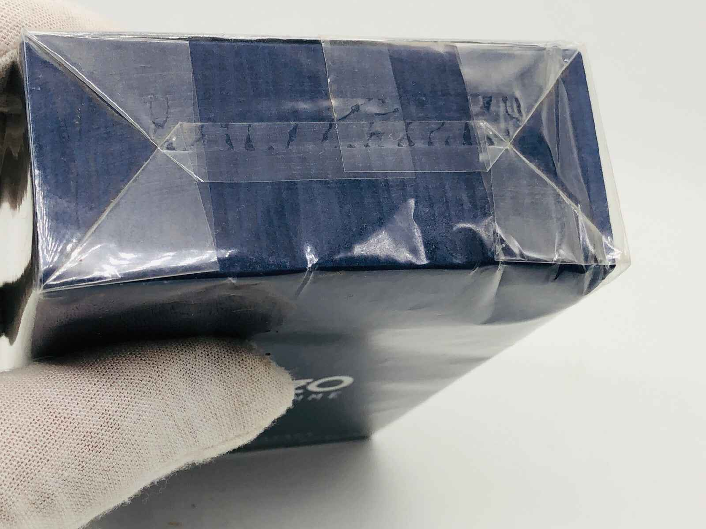 Scatola di profumo Kenzo Pour Homme Vintage con design elegante e plastica trasparente