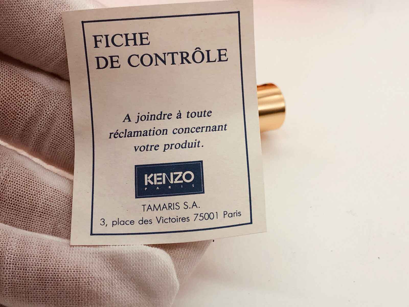 Etichetta di controllo del Profumo Kenzo Kashaya con logo KENZO su sfondo elegante
