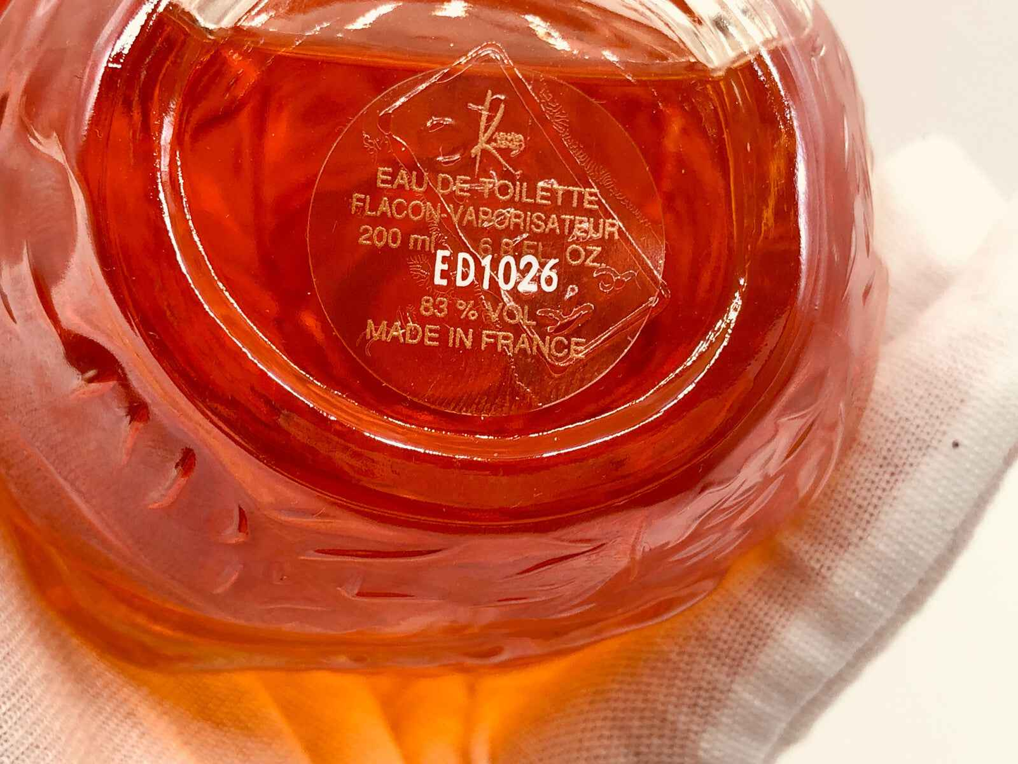 Flacone di profumo Kenzo Kashaya da 200 ml in elegante design con etichetta chiara