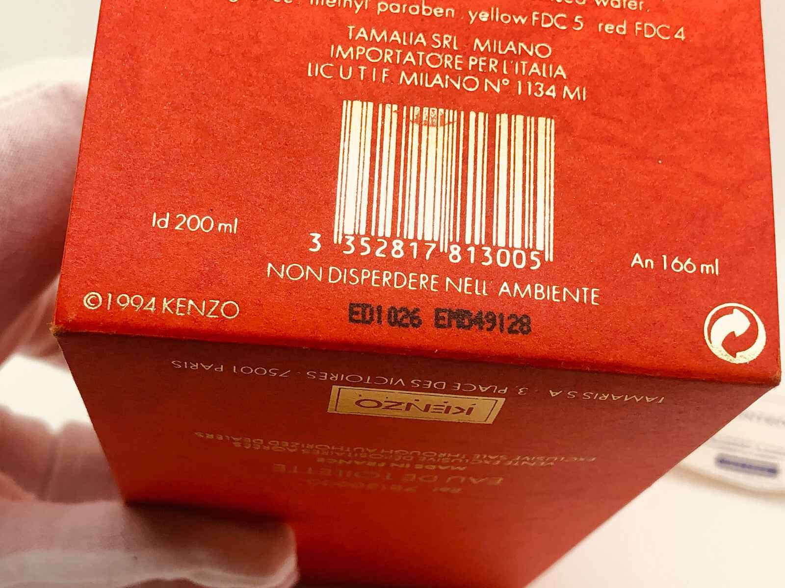 Scatola del Profumo Kenzo Kashaya da 200ml con design elegante in rosso e dettagli dorati