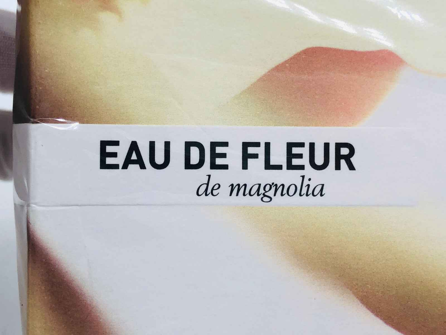 Confezione del Profumo Kenzo Eau De Fleur con aroma di magnolia ed eleganza sofisticata