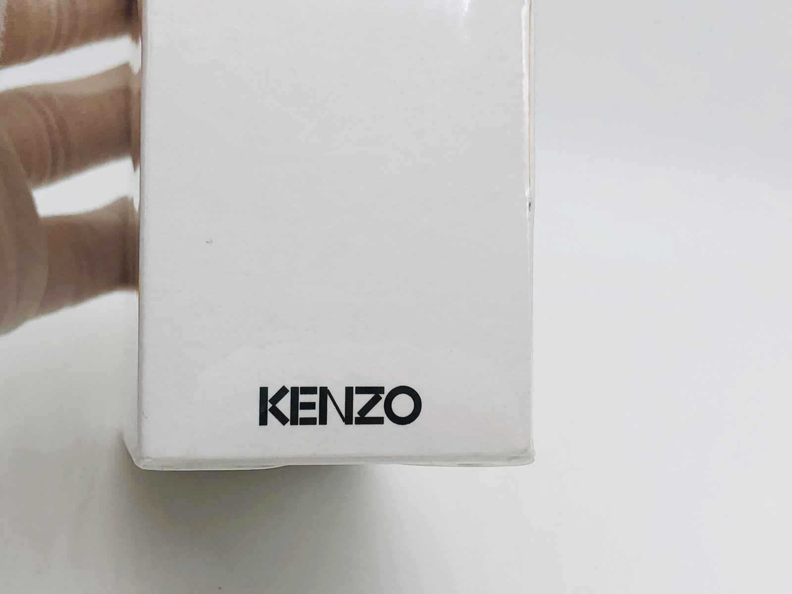 Confezione di profumo Kenzo Eau De Fleur con logo KENZO in evidenza